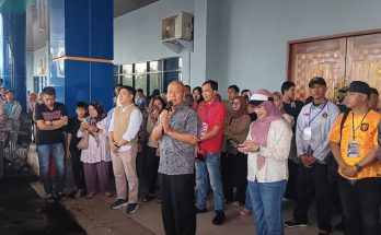 Asisten III Bidang Administrasi Umum Setda Kota Lubuk Linggau, Herdawan, mewakili Wali Kota H Rachmat Hidayat, pada Minggu (6/7/2025) di Taman Olahraga Megang (TOM) sedang melepas 74 peserta Purna Paskibraka untuk mengikuti pelatihan Bela Negara di Kementerian Pertahanan Republik Indonesia (Kemenhan RI).